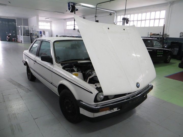 BMW E30 pre swap m52 328i
