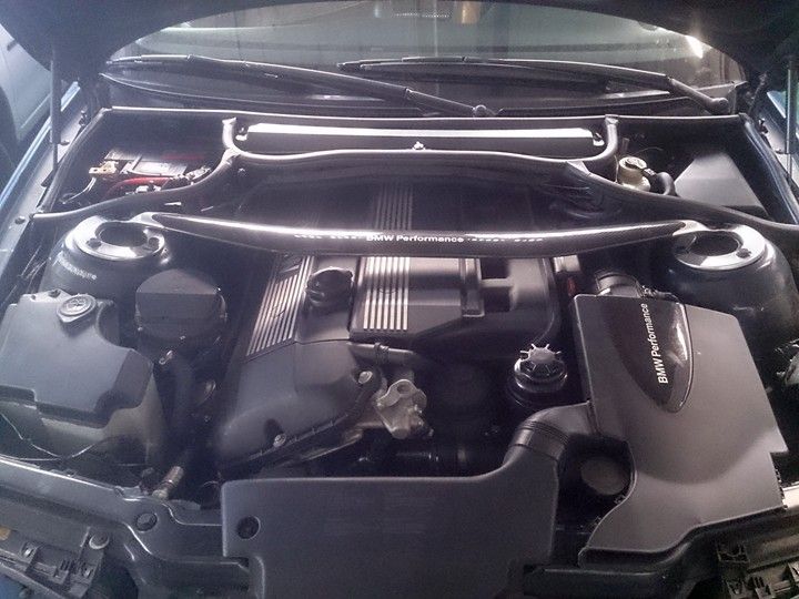 BMW e46 barra de torretas y admision carbono bmw performance