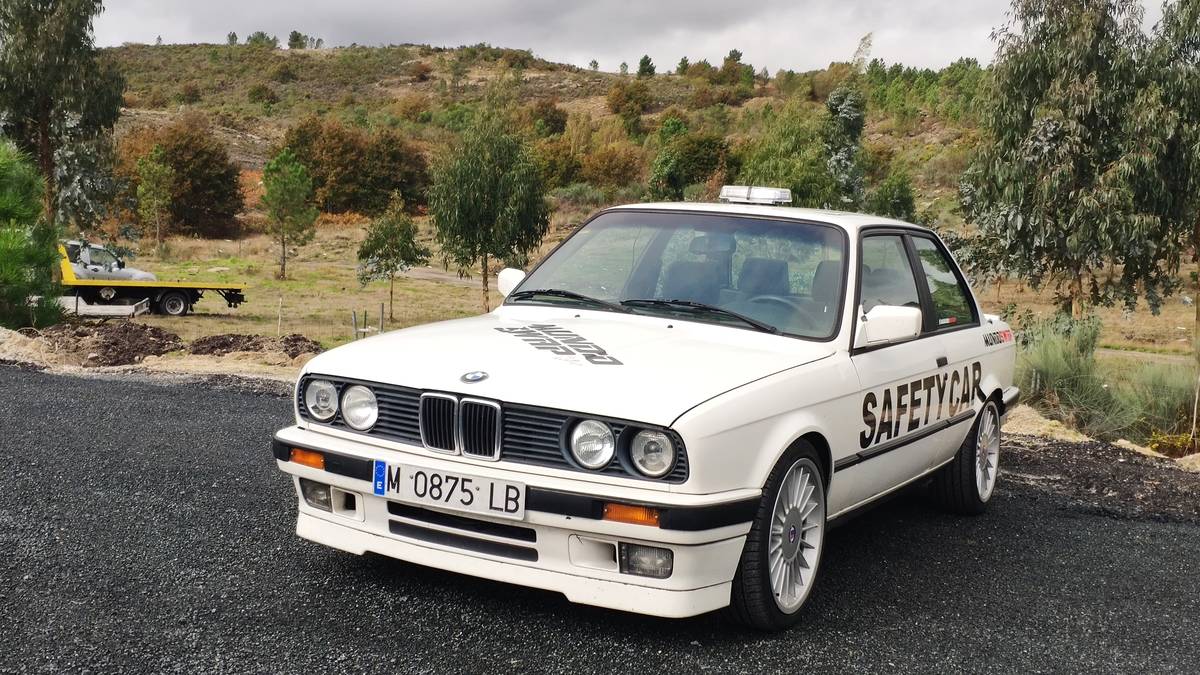 BMW E30 V8 swap safety car