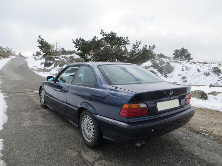 BMW 325i e36 nieve