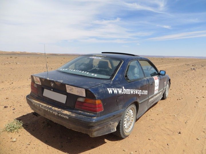 BMW 325i desierto atlas